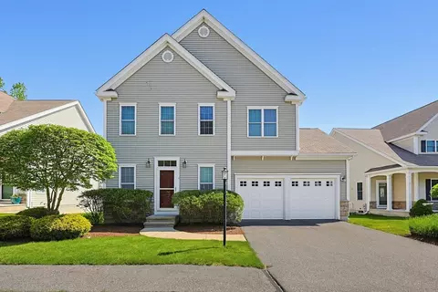 4 Daisy Ln #4, Raynham, MA 02767