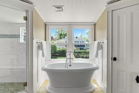 Bath - 48 Whiton Ave, Hingham, MA 02043 photo 2 of 4