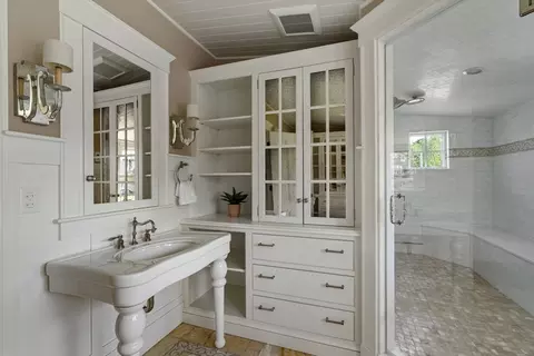 Bath - 48 Whiton Ave, Hingham, MA 02043 photo 1 of 4
