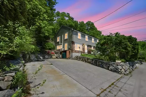 41 Mountain St #41, Woburn, MA 01801