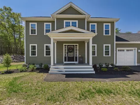 90 Howland Rd, Lakeville, MA 02347
