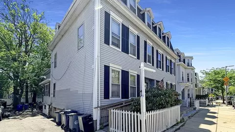 607 E 7th St, Boston, MA 02127