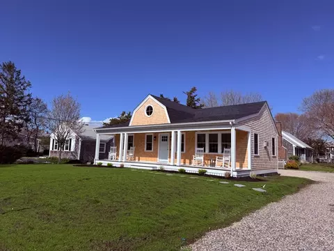 20 Pine St, Dennis, MA 02639