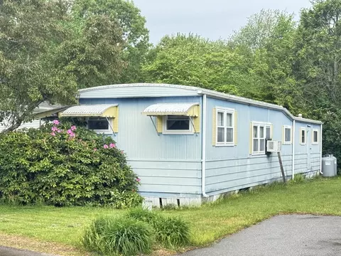 8 Robert Rd, Plainville, MA 02762