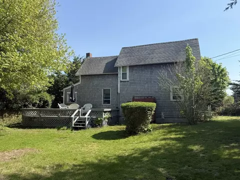 19 Perkins Ave, Oak Bluffs, MA 02557