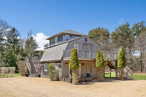 13 Young St, Edgartown, MA 02539