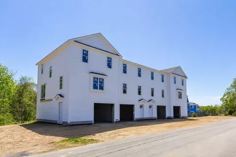 Exterior - 10 Harrison Ave #4, Bourne, MA 02532 photo 3 of 4