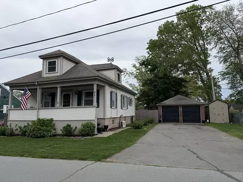 972 Maplewood St, New Bedford, MA 02745