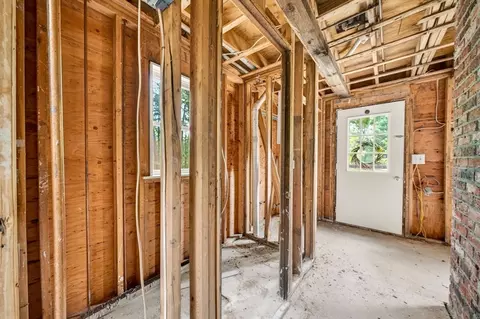 Entry Way - 5 Fathom Ln, Wareham, MA 02571 photo 4 of 8