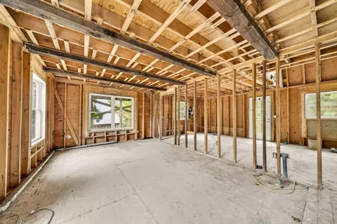 Entry Way - 5 Fathom Ln, Wareham, MA 02571 photo 3 of 8