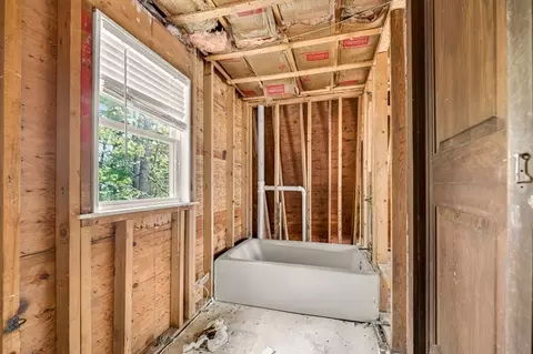 Bath - 5 Fathom Ln, Wareham, MA 02571 photo 1 of 1