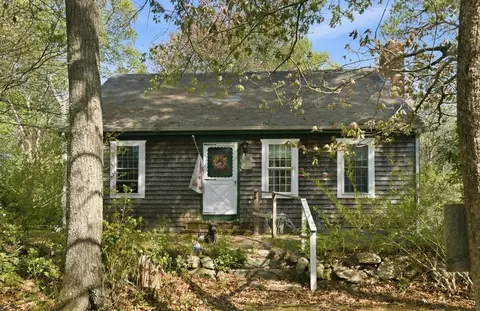 14 Chapel Rd, Mattapoisett, MA 02739