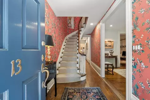 13 W Cedar St, Boston, MA 02108