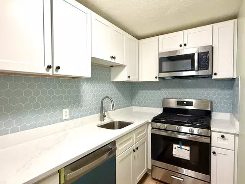 9 Kenmar Dr #14, Billerica, MA 01821