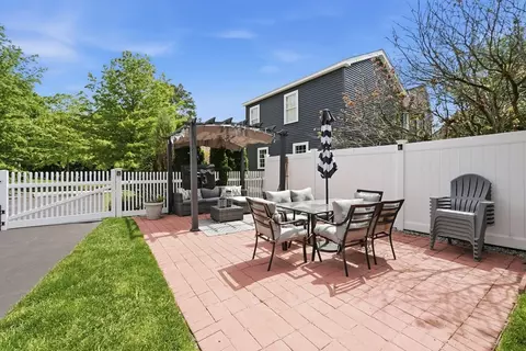 Exterior - 16 Bay State Rd, Worcester, MA 01606 photo 4 of 8