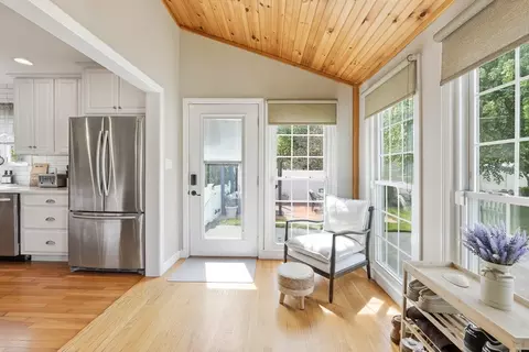 Entry Way - 16 Bay State Rd, Worcester, MA 01606 photo 4 of 5