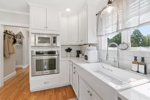 Kitchen - 16 Bay State Rd, Worcester, MA 01606 photo 5 of 6