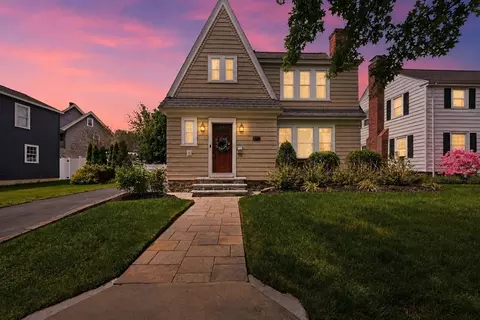 Exterior - 16 Bay State Rd, Worcester, MA 01606 photo 2 of 8