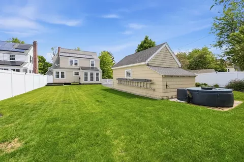 Exterior - 16 Bay State Rd, Worcester, MA 01606 photo 7 of 8