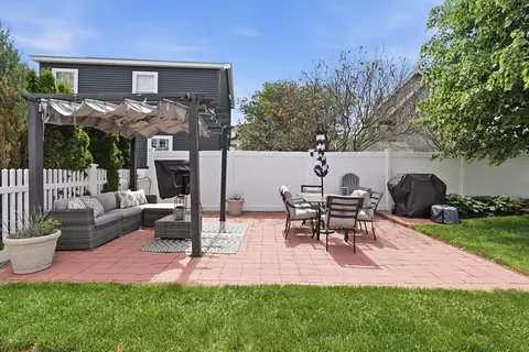 Exterior - 16 Bay State Rd, Worcester, MA 01606 photo 5 of 8