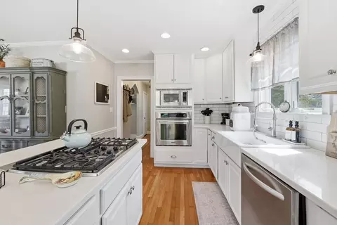 Kitchen - 16 Bay State Rd, Worcester, MA 01606 photo 4 of 6