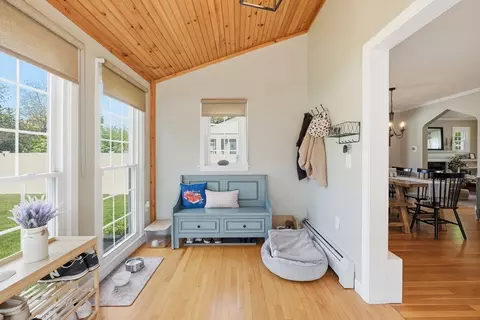 Entry Way - 16 Bay State Rd, Worcester, MA 01606 photo 5 of 5