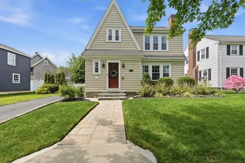 16 Bay State Rd, Worcester, MA 01606