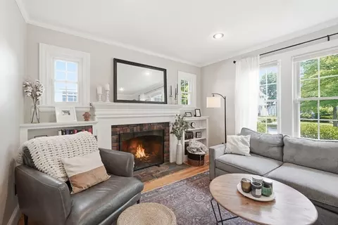 Living - 16 Bay State Rd, Worcester, MA 01606 photo 4 of 4