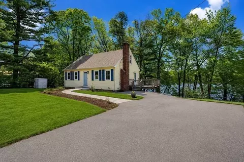 117 Oak Ridge Dr, Ayer, MA 01432
