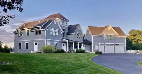 22 Crooked Ln, Manchester, MA 01944