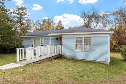 1064 Lakeview Ave, Dracut, MA 01826
