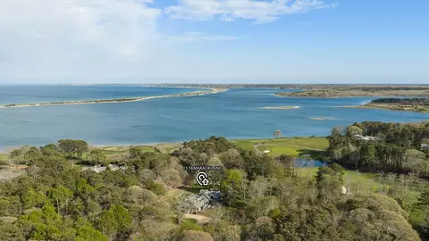 15 Tamarack Ln, Oak Bluffs, MA 02557