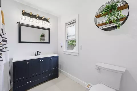 Bath - 9 Texel Dr, Springfield, MA 01108 photo 2 of 3