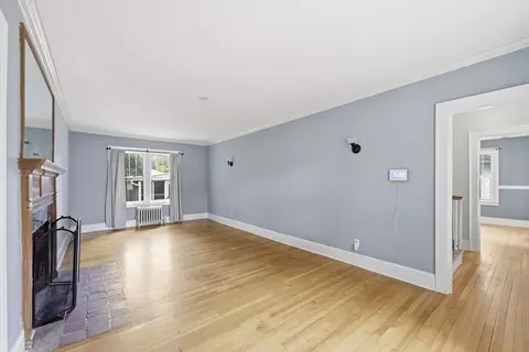 Living - 9 Texel Dr, Springfield, MA 01108 photo 2 of 6