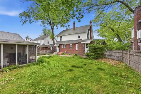 Exterior - 9 Texel Dr, Springfield, MA 01108 photo 4 of 5