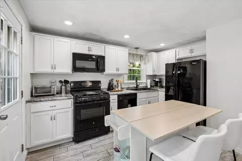 Kitchen - 90 Comet, Methuen, MA 01844 photo 1 of 5