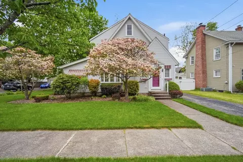 20 Athol St, Springfield, MA 01107 photo 2