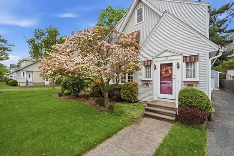 20 Athol St, Springfield, MA 01107 photo 3