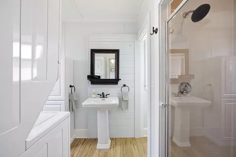Bath - 10 W St, Hull, MA 02045 photo 1 of 3