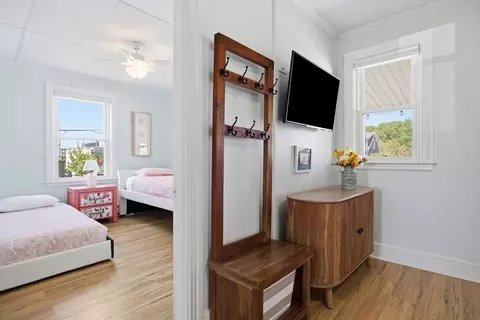 Entry Way - 10 W St, Hull, MA 02045 photo 1 of 1
