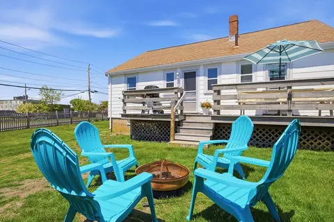 Exterior - 10 W St, Hull, MA 02045 photo 7 of 8