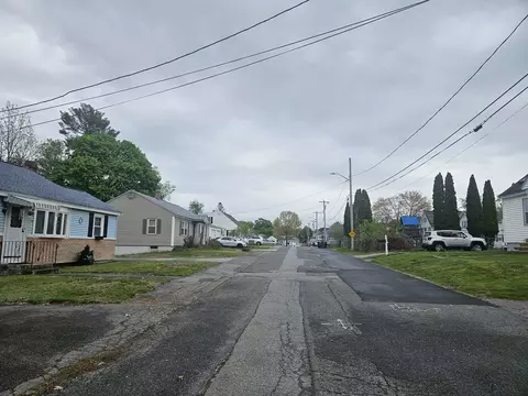37 Book St, Dracut, MA 01826 photo 4