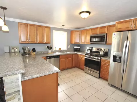36 Bittersweet Blvd, Worcester, MA 01607 photo 5