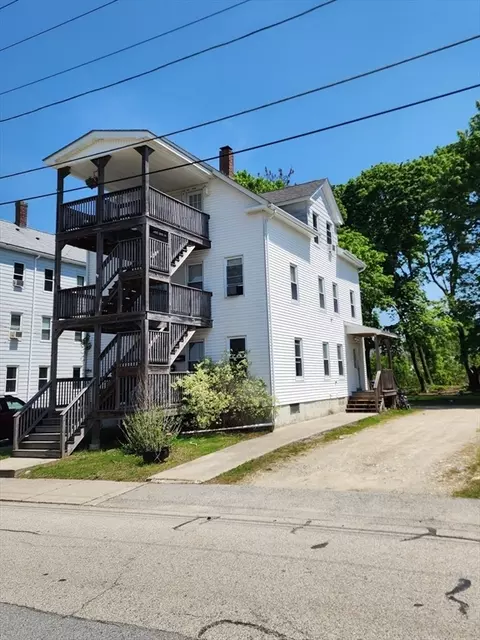 22 Robinson St, Webster, MA 01570