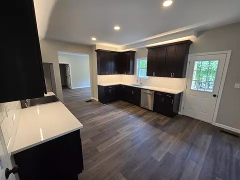 13 Prospect St, Templeton, MA 01468
