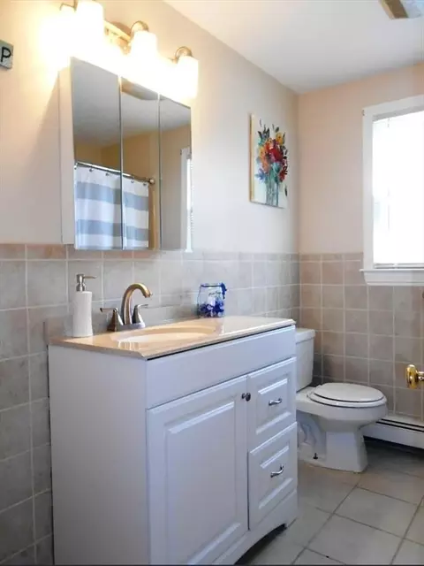 Bath - 171 Wheeler Rd, Mashpee, MA 02649 photo 1 of 4