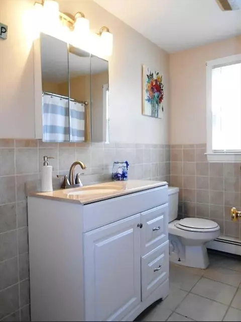 Bath - 171 Wheeler Rd, Mashpee, MA 02649 photo 3 of 4