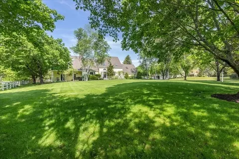 8 Millbrook Ln, Topsfield, MA 01983