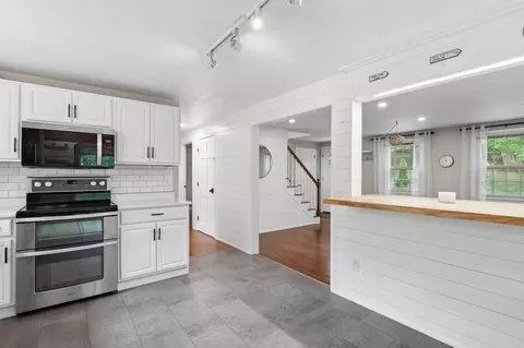 Entry Way - 80 Webster St, Douglas, MA 01516 photo 1 of 3