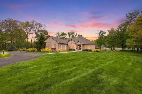 33 Labrie Ln, Holyoke, MA 01040